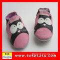 Supplier of china products genuine pink and black embroidered leather baby shoes